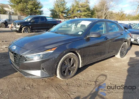 2022 Hyundai Elantra Sel z USA, uszkodzony, nr VIN 5NPLM4AG8NH071493